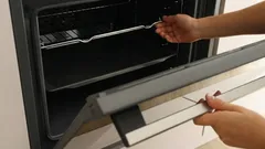 Waarom je na het koken de ovendeur nog even open moet laten staan