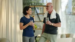 Wandelen of thuis trainen: wat is beter voor het dagelijks leven na je 40e?